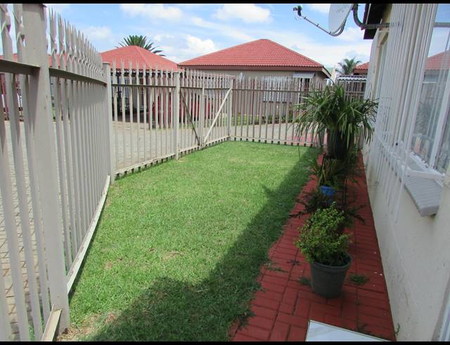 2 BEDROOM TOWNHOUSE FOR SALE IN EIKE PARK